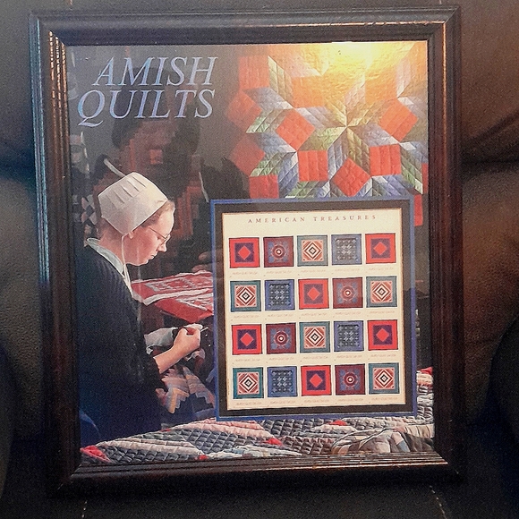 Collecrtors 2001 Amish Quilts Framed USPS Stamps - Picture 1 of 1